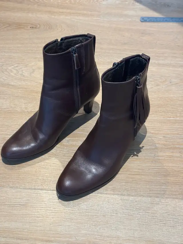 Mansfield women leather boots size 41 / 9.5 US in Women's - Shoes in City of Toronto - Image 7