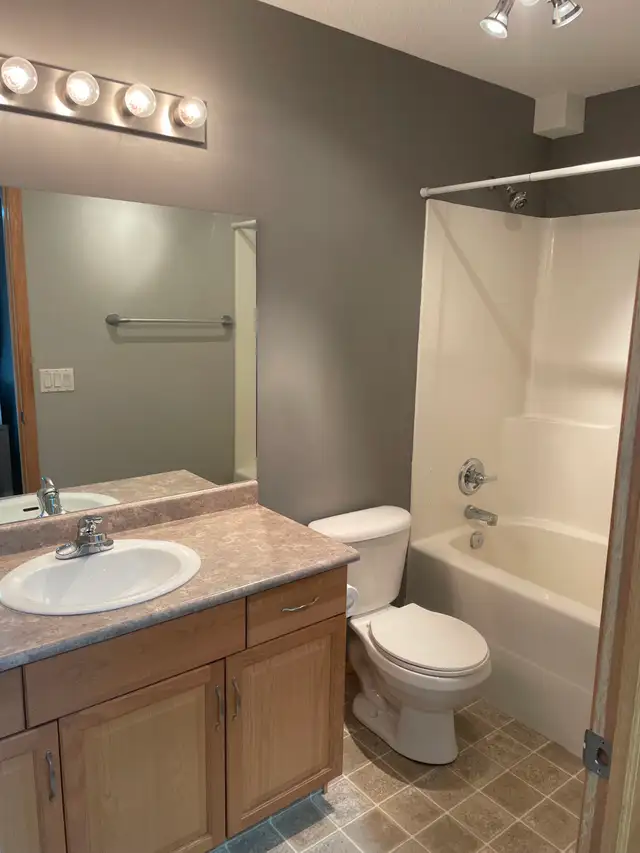 For Rent Dec 1. $1200. 2 Bed, 1.5 Bath Saamis Heights 4plex in Long Term Rentals in Medicine Hat - Image 8