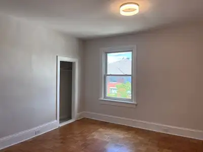 Top floor duplex 4 bed - just two blocks to uOttawa, Father&Sons, View more