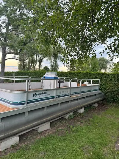 1997 Sweetwater 22' Pontoon Boat – Rice Lake, Near Bewdley $5,000 OBO No trailer can deliver for ext...