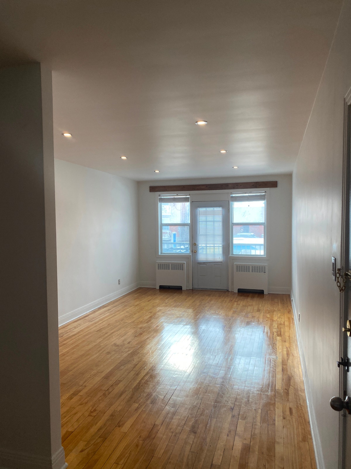 GRAND 31/2 (105 M2) côte saint Luc -NDG tout inclu — photo 2