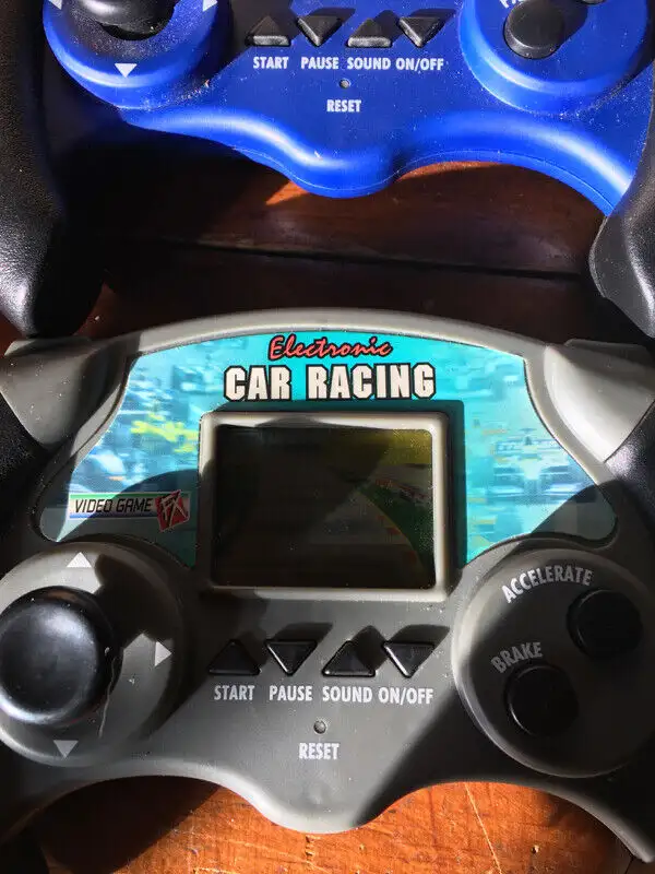 Vintage Toy Quest Handheld Electronic Hockey and Racing  Game in Arts & Collectibles in Mississauga / Peel Region - Image 4