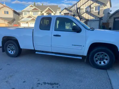 2009 GMC siara 265000 KM very good condition very decent tires front brakes and drums and upper cont...