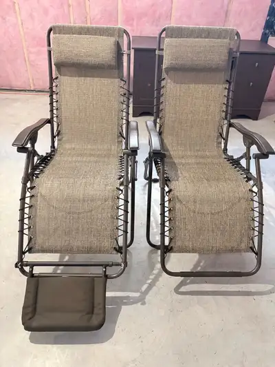 They look like NEW!! Barely used!! Two Victory Garden Zero Gravity Lounge Chairs (1 has extended foo...