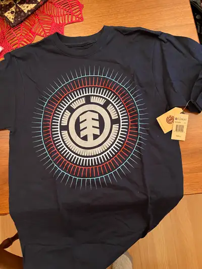 New/never warn Men’s size small Tshirt Element brand. Colour is Navy Blue. $10.00