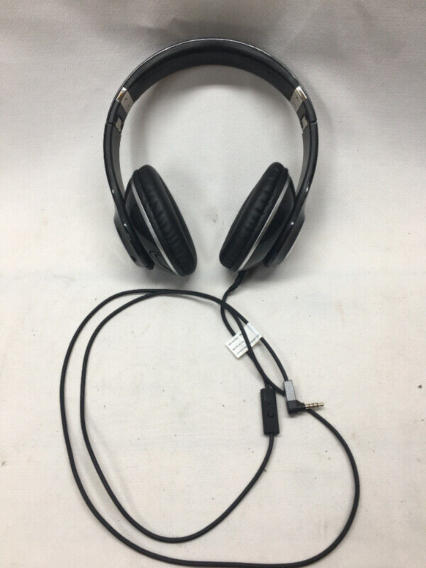 blackweb Premium Series Studio Over-Ear Headphones in Headphones in St. Catharines - Image 2