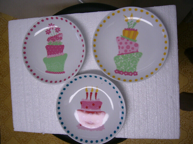 Set of 3 birthday plates in Arts & Collectibles in Dartmouth - Image 2