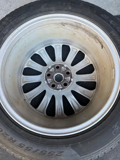 Original Range Rover Rims fitted originally for 2023 Land Rover Defender —-6mm of tread