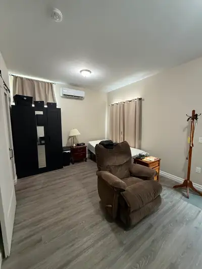 Convenient Terrace Hill Location Studio Apartment / Compact living in a clean recently updated studi...