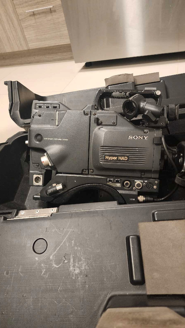 Old Sony camera  in Cameras & Camcorders in Burnaby/New Westminster - Image 4