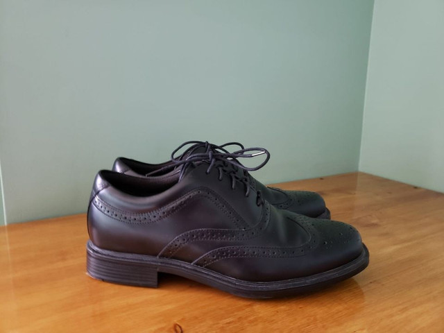 Rockport Leather Dress Shoes Men's Black - Fits Like Size 9 in Men's Shoes in Vernon
