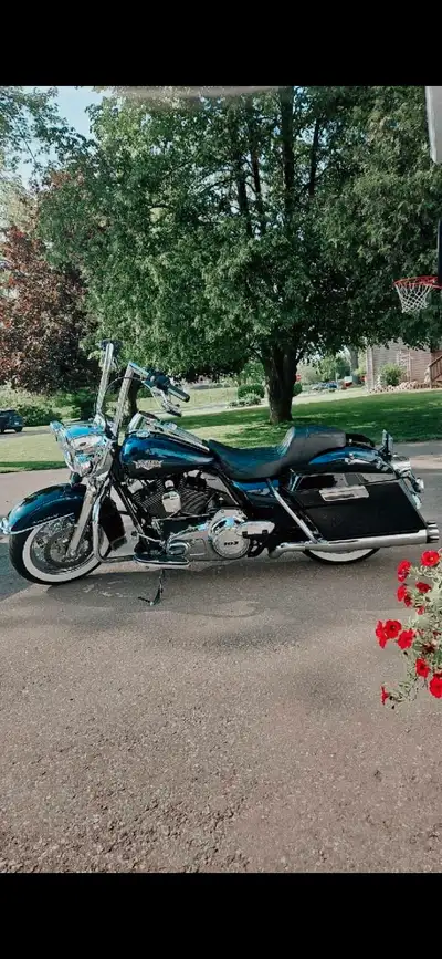 2012 Road King Classic 6 Speed 103 Cubic Inch Excellent condition $15000 obo 33k miles