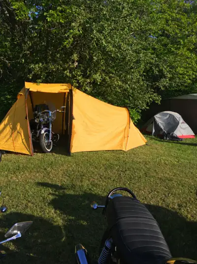 Like new Redverz Motorcycle tent. I used it maybe 3 times. It has no tears, leaks, or stains. It inc...
