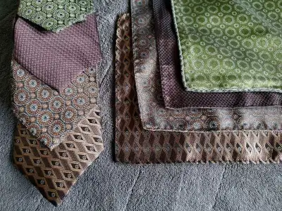 NEW CLASSIC TIE & MATCHING POCKET SQUARE/KERCHIEFS SET, View more