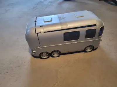Bratz Flashback Fever! Toy Bus + Misc Bratz (Missing Pieces), View more