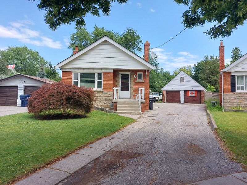 South Scarborough Clairlea Bungalow For Rent on Great Street Long Term Rentals City of