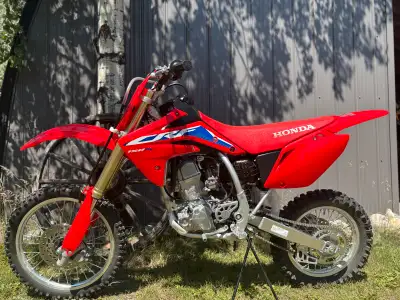 2022 CRF-150R (not big wheel). Bike is in excellent condition, lady owned, maybe has 10 hours on it....