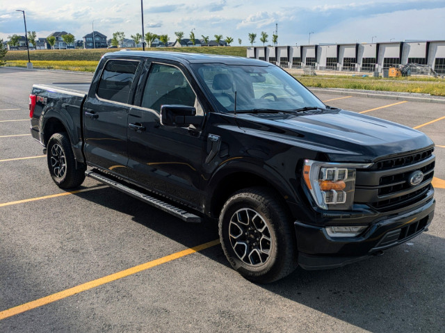 2022 Black Ford F-150 Lariat 4WD SuperCrew – Only 41,000 KM! in Cars & Trucks in Calgary