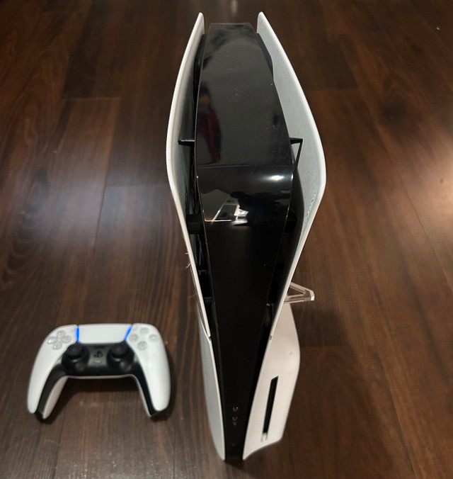 PlayStation 5 Console Disc Edition in Sony Playstation 5 in Oshawa / Durham Region