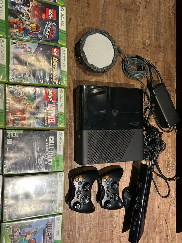 Xbox 360 complète + Kinect + 2 manettes + 23 jeux in XBOX 360 in Laval / North Shore - Image 3