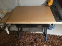 Adjustable art table 
