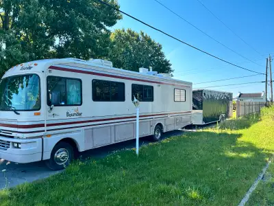 Fleet wood bounder 1994 32 pied pneus neufs mécanique A1 le rest c’est un projet à terminer 460 7.4...