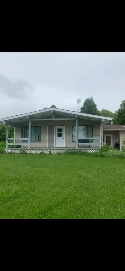 Country home for rent near Horndean. 2 BR, 2 Bath. Available August 1st. 1450 per month plus utiliti...