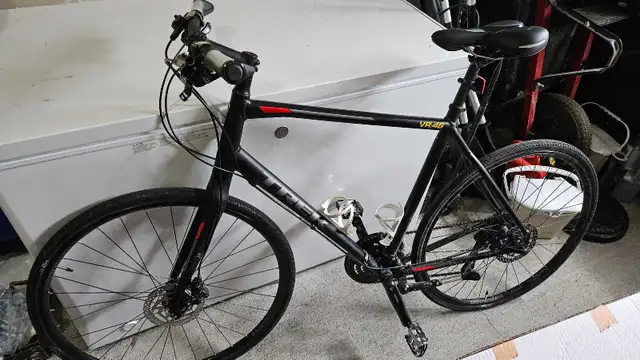 Trek FX3 hybrid bike in Cruiser, Commuter & Hybrid in Ottawa - Image 2