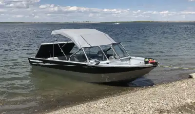 Freshly painted with topline Endura paint. Boat length 20 ft. 65 hours on the boat itself. 45 hours...