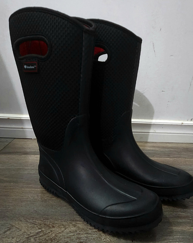 NEW  Winter Boots -   Junior Size 4 or Women size 6 in Kids & Youth in Gatineau