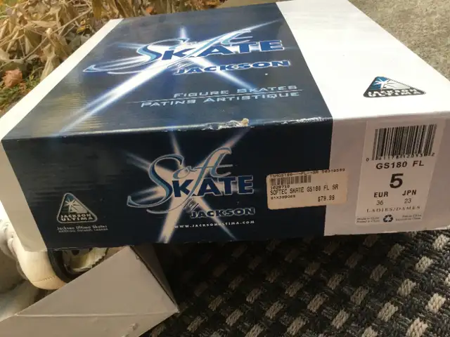 AMAZING DEAL-JACKSON Women's figure skate size 5- White in Skates & Blades in City of Toronto - Image 3