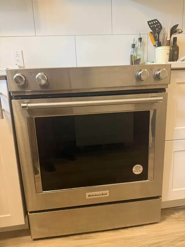 KitchenAid – Cuisinière électrique encastrable hotte intégrée in Stoves, Ovens & Ranges in Longueuil / South Shore - Image 3
