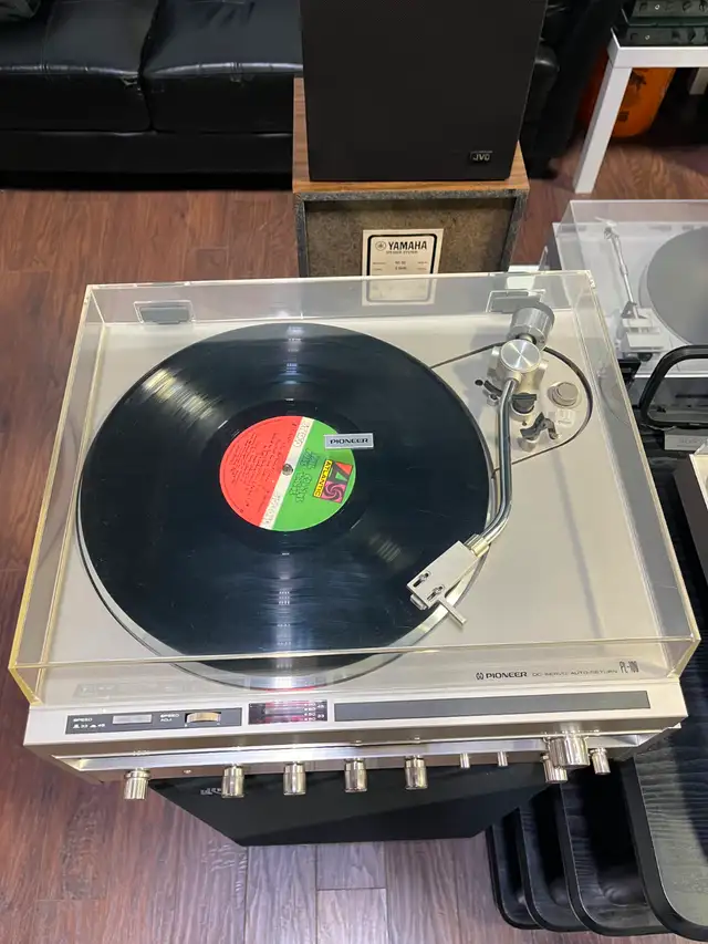 Vintage Pioneer Receiver and Turntable63838169375747122