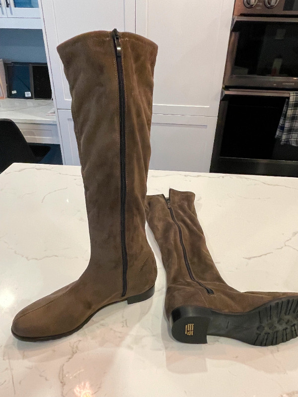 Ron White Brown Stretch Eco Suede Boot Size Euro 40/US 9.5 NEW in Women's - Shoes in Markham / York Region - Image 2