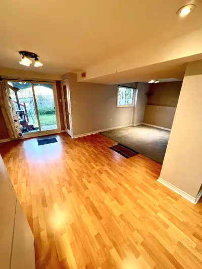 Spacious, bright walkout basement in Pickering Dellbrook ave / major oaks road Major oaks road / Bro...