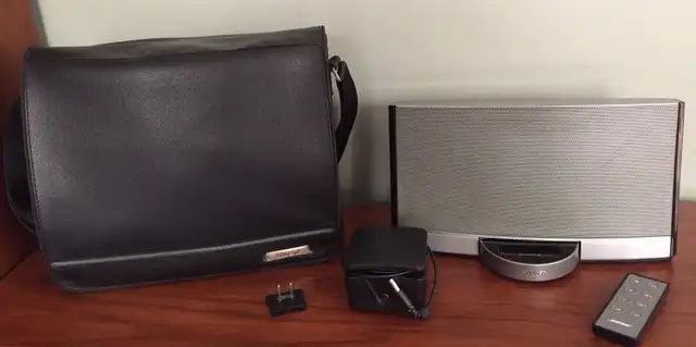 Bose SoundDock Portable Speaker Dock in General Electronics in Ottawa - Image 3