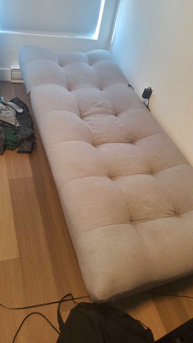 L-Shaped 2 piece sofa beds dans Sofas et futons  à Laval/Rive Nord - Image 2