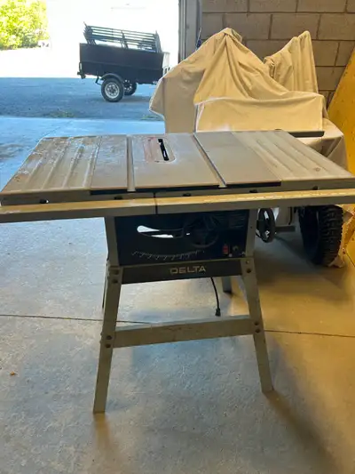 3 banc scie en bon état demande 100$ chaque