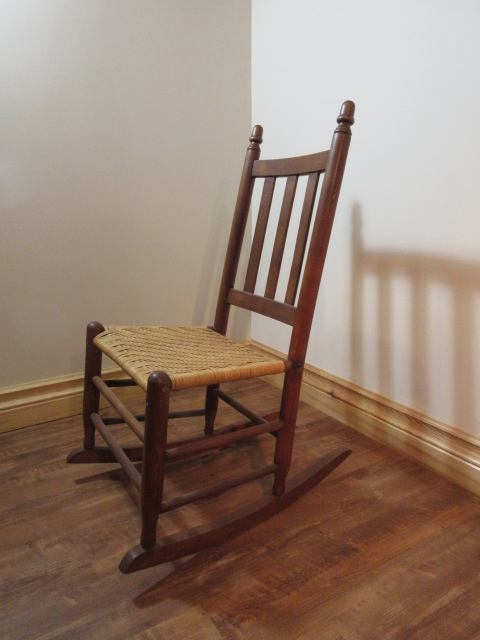 Heritage Canadiana rocking side chair in Chairs & Recliners in Ottawa - Image 5