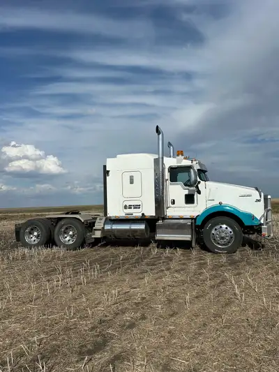 2011 Kenworth T800 With N14 525 put in the truck around 100 000 Kms ago, New 18 speed transmission a...