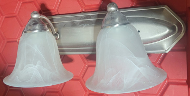 Dual bulb bathroom vanity light in Indoor Lighting & Fans in Kitchener / Waterloo - Image 2