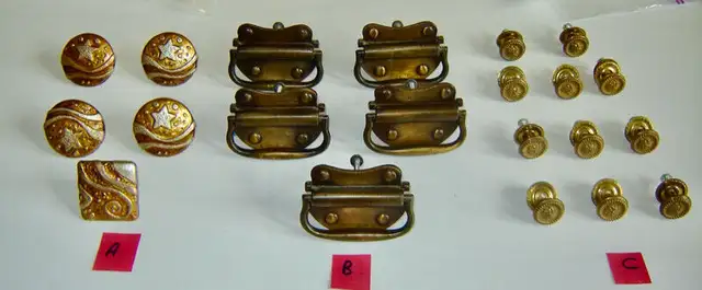 Lot of Lovely Vintage Brass & Wood Drawer/Desk/Cabinet Handles in Arts & Collectibles in City of Toronto - Image 2