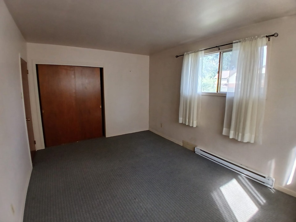 FREE MONTH in this SIMCOE Apt. 5