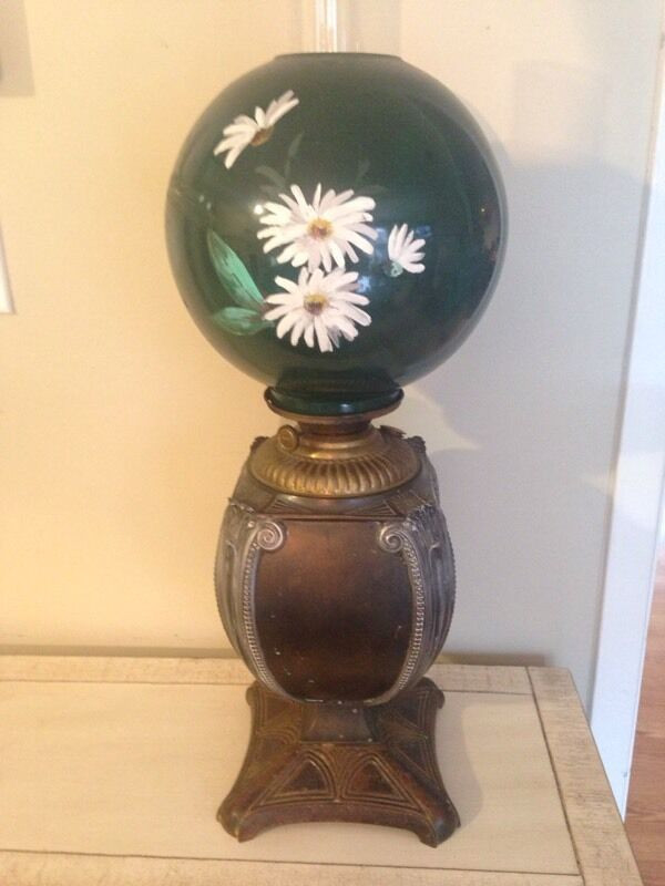 Rare antique brass oil lamp, Glass globes lantern light in Arts & Collectibles in Ottawa