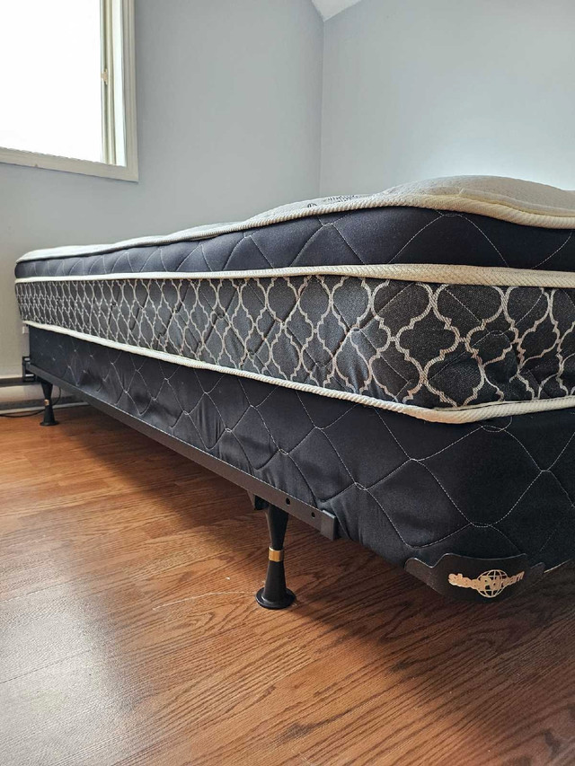 Queen size mattress with bed box in Beds & Mattresses in Sault Ste. Marie