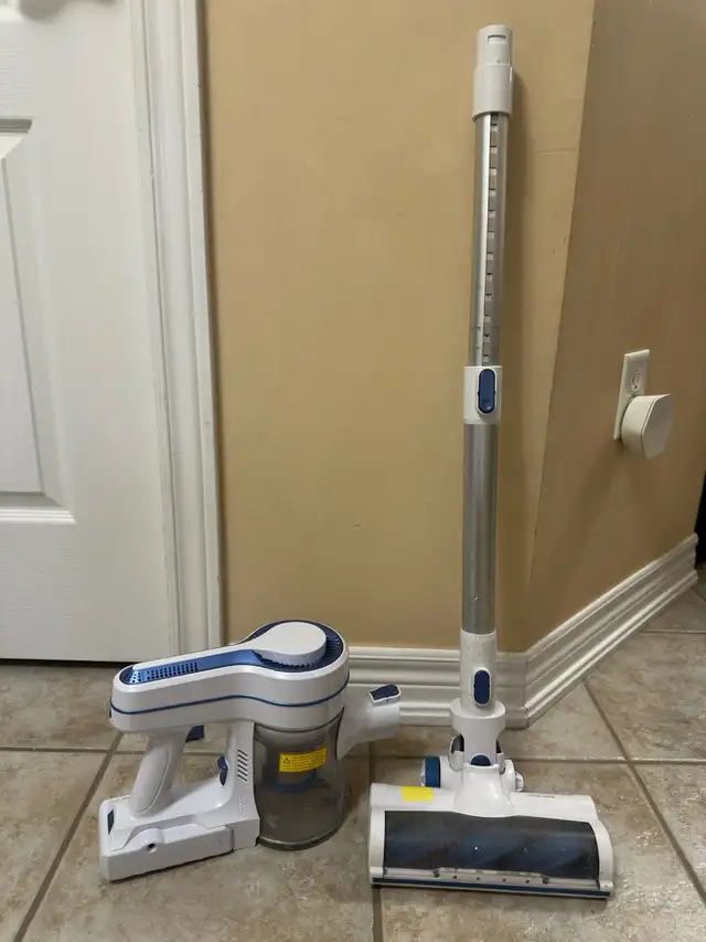 Cordless vacuum in Vacuums in Mississauga / Peel Region - Image 3