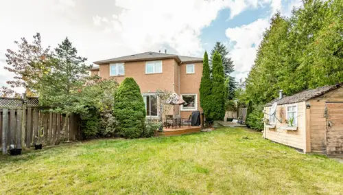 Spacious townhouse in Mississauga’s Heartland area. Looking for clean, quiet, working professionals...
