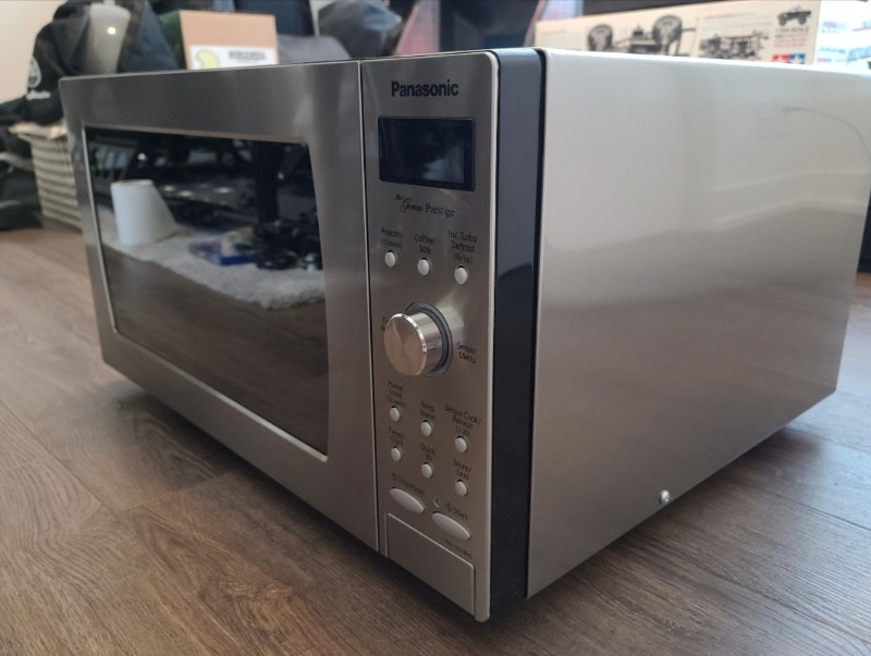 Panasonic 1.6 cu. Ft Counter top Microwave Microwaves & Cookers