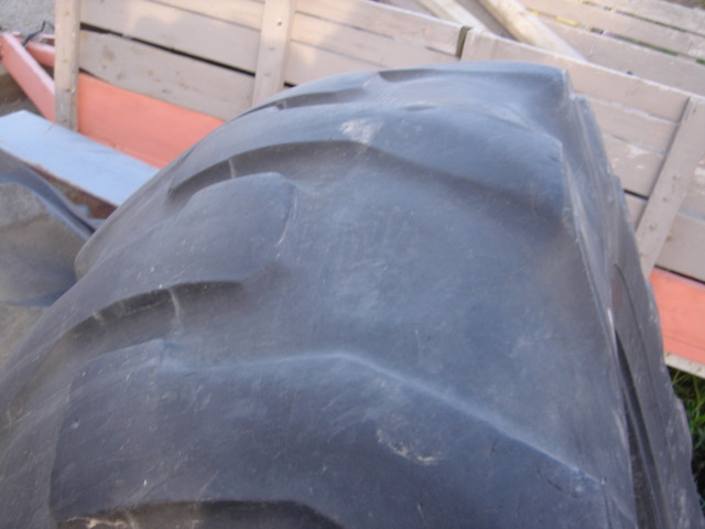 case 17.5 x 24 backhoe loader tires in Heavy Equipment Parts & Accessories in Regina - Image 2