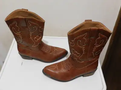 WOMENS COWBOY BOOTS NEW $50, View more